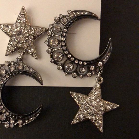 Betsey Johnson Silver & Gunmetal Tone Moon & Star Mismatch Drop Earrings NWT - Picture 8 of 15